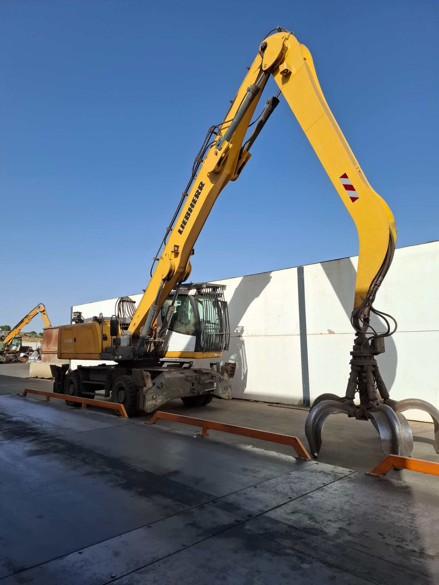 LIEBHERR LH30M 2016