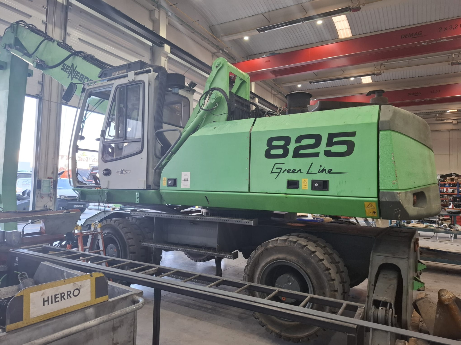 SENNEBOGEN 825M 2008