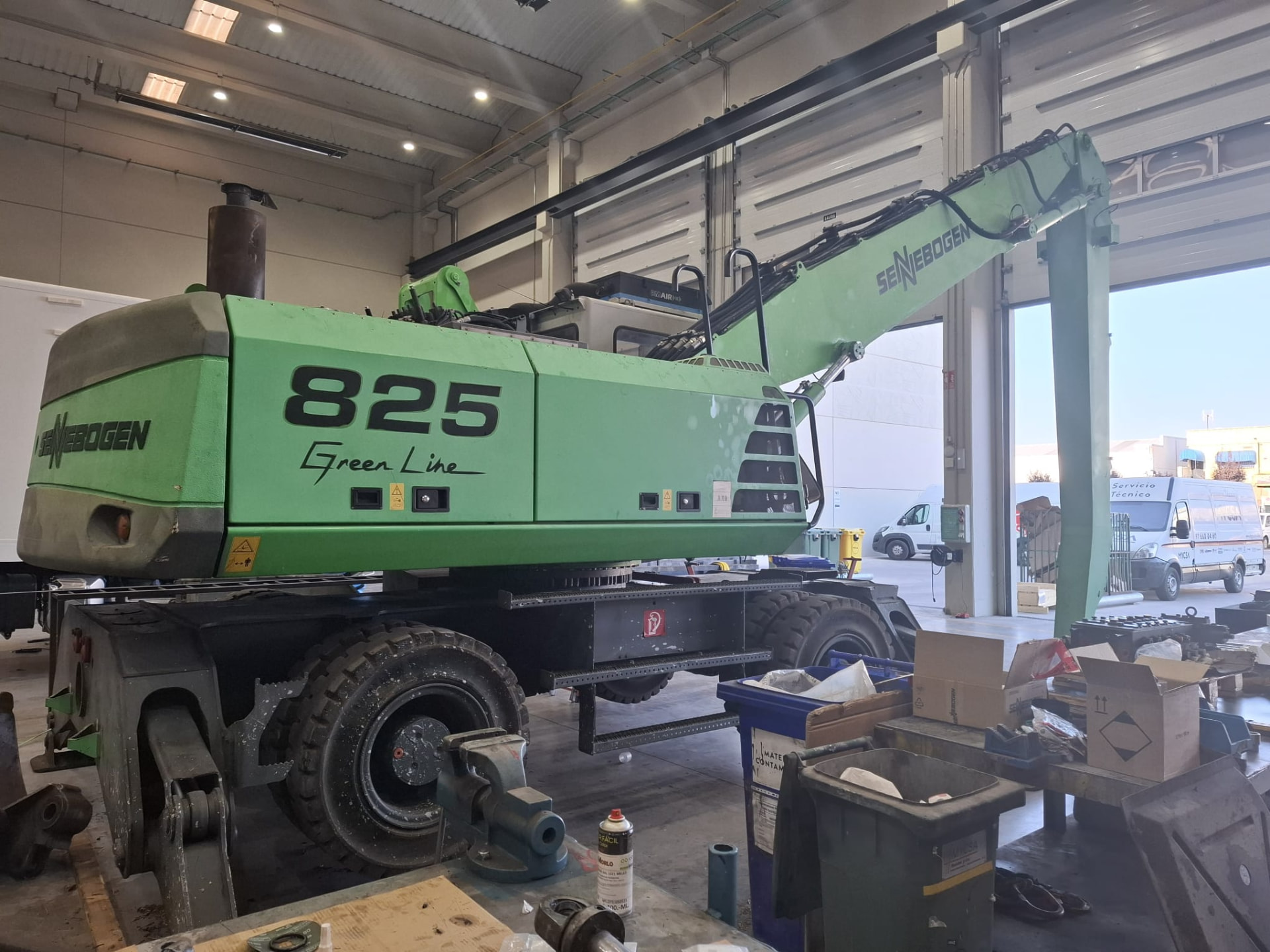 SENNEBOGEN 825M 2008