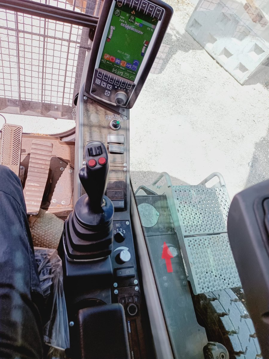 SENNEBOGEN 821E 2023